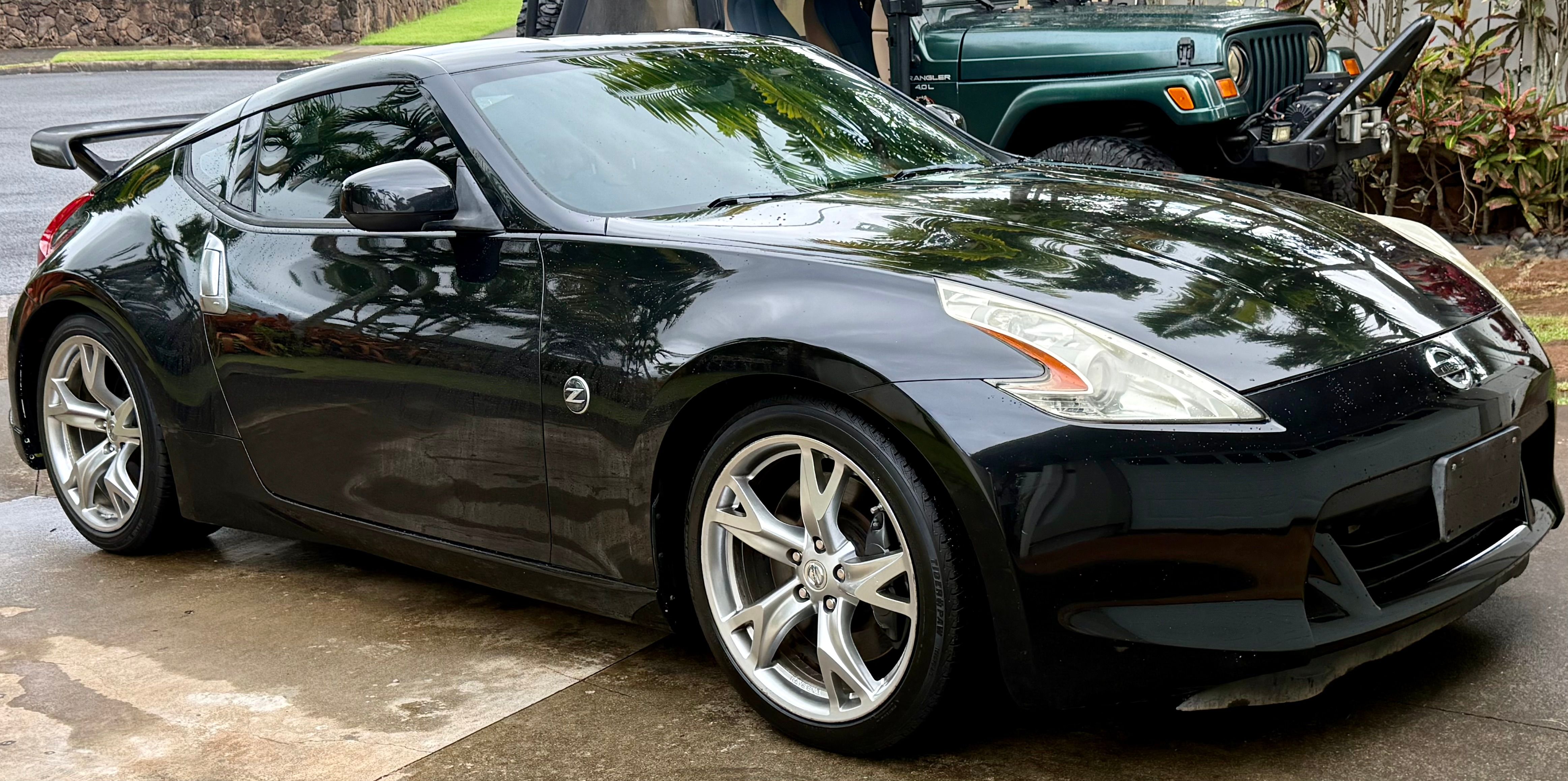 Used 2012 Nissan 370Z Coupe w/ Sport Pkg RWD image 1
