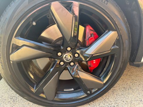 Used 2024 Jaguar F-PACE SVR image 11