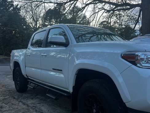 Used 2021 Toyota Tacoma SR5 w/ Blackout Package (TMS) image 5