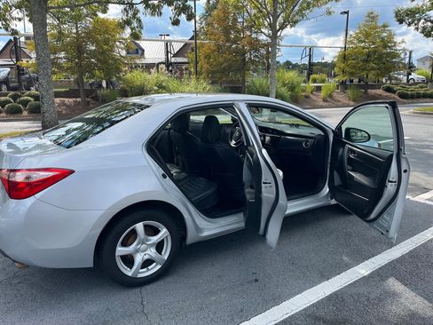 Used 2017 Toyota Corolla LE image 10