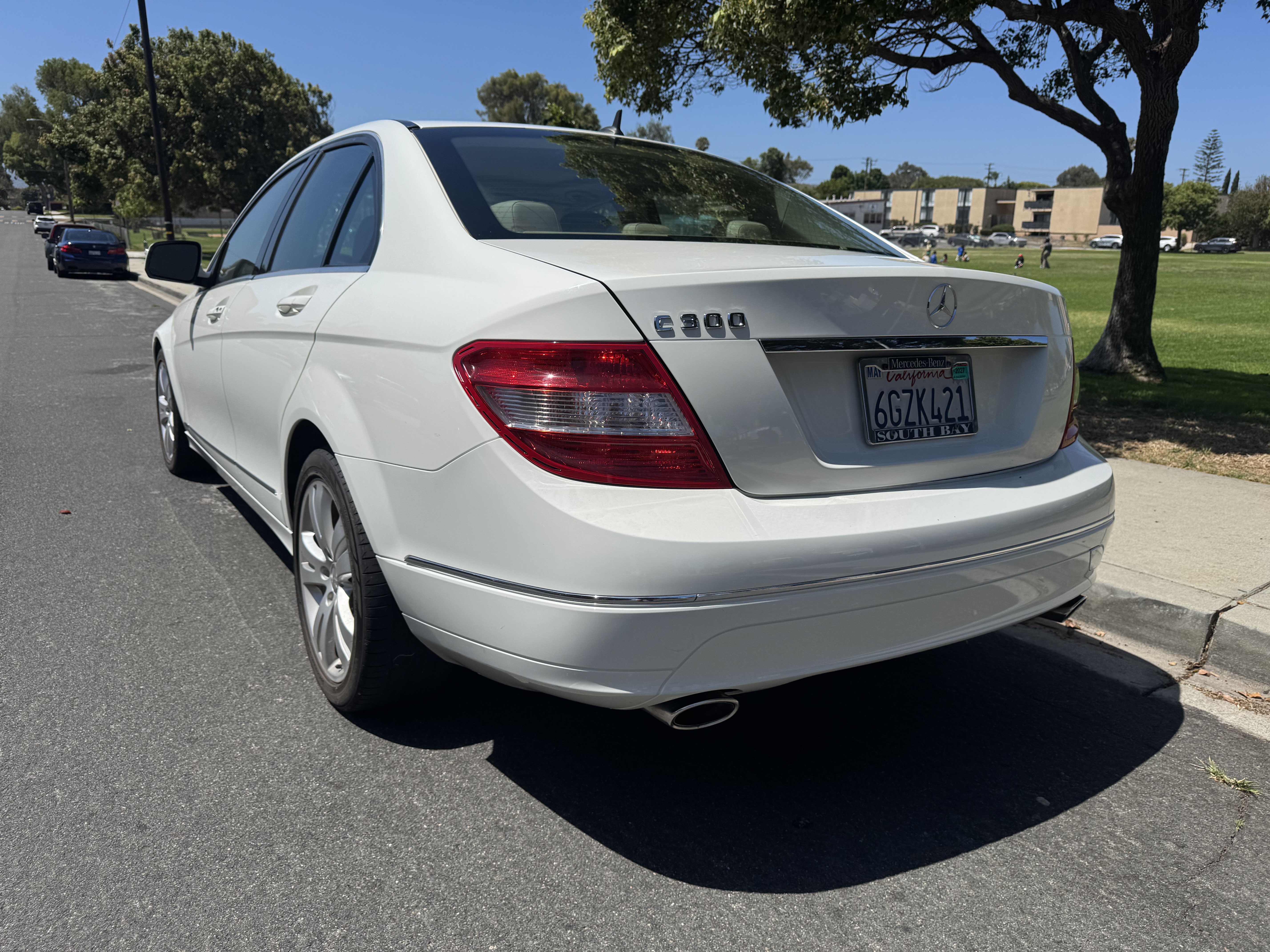 Used 2009 Mercedes-Benz C 300 Sedan image 4