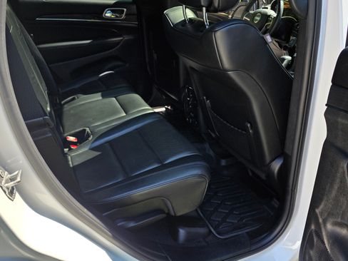 Used 2018 Jeep Grand Cherokee Overland image 8