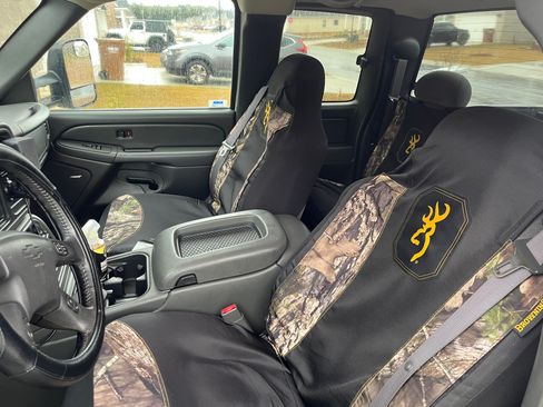 Used 2006 Chevrolet Silverado 2500 LT w/ Heavy-Duty Power Package image 6