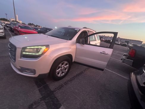 Used 2014 GMC Acadia SLE image 4