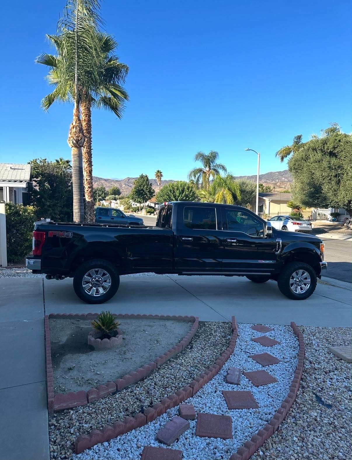Used 2017 Ford F350 Platinum w/ Platinum Ultimate Package AWD/4WD image 4