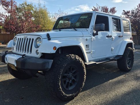 Used 2016 Jeep Wrangler Unlimited Sahara w/ Dual Top Group AWD/4WD image 1