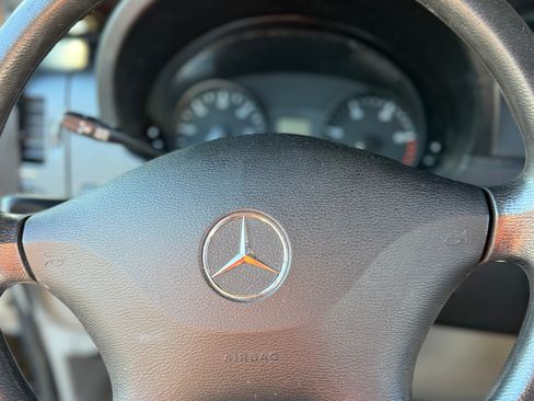 Used 2013 Mercedes-Benz Sprinter 2500 image 15