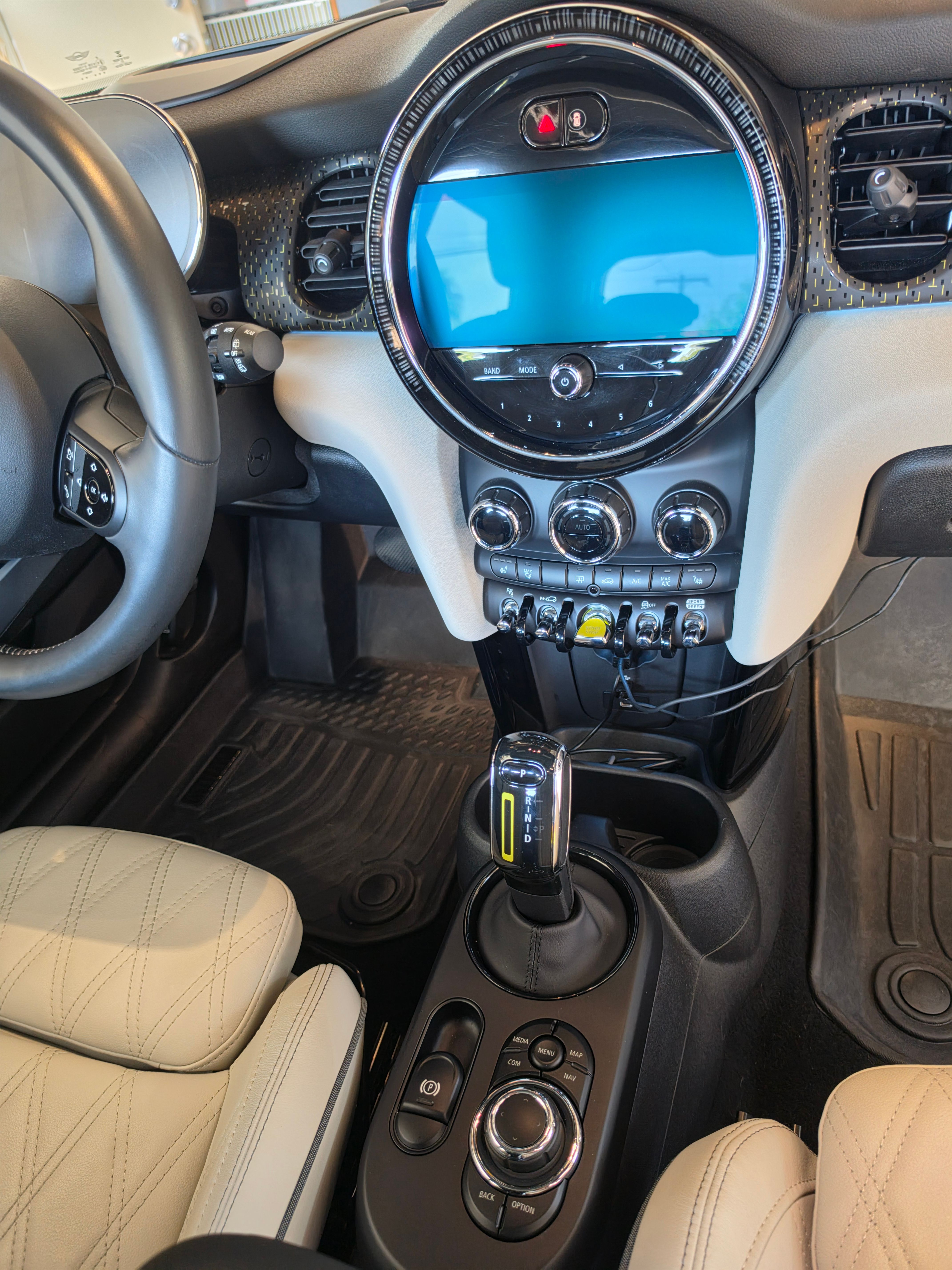Used 2022 MINI Cooper SE FWD image 17