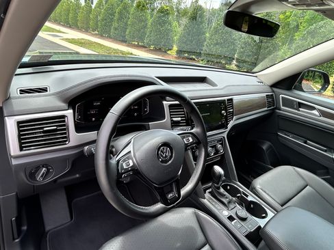 Used 2019 Volkswagen Atlas SEL R-Line AWD/4WD image 10