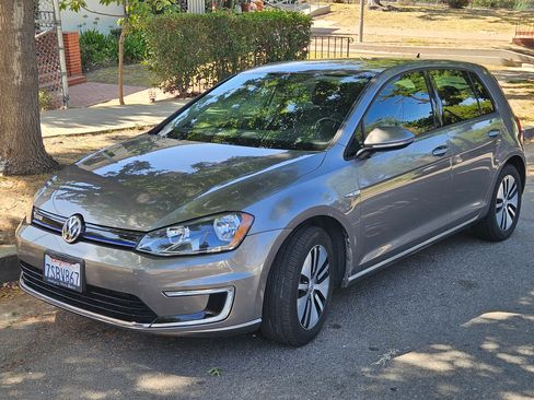 Used 2016 Volkswagen e-Golf SE FWD image 5