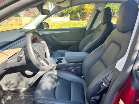 Used 2024 Tesla Model Y Long Range image 8