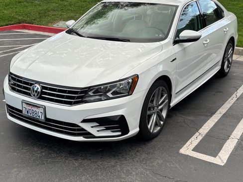 Used 2017 Volkswagen Passat 1.8T R-Line FWD image 4