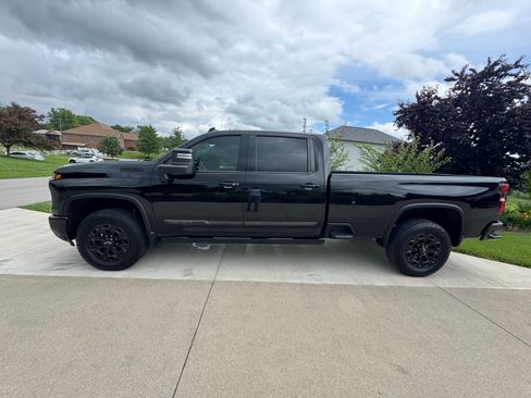 Used 2024 Chevrolet Silverado 3500 High Country w/ High Country Premium Package AWD/4WD image 1