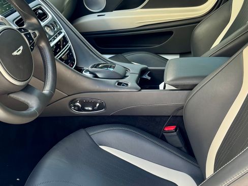 Used 2019 Aston Martin DB11 Coupe image 12