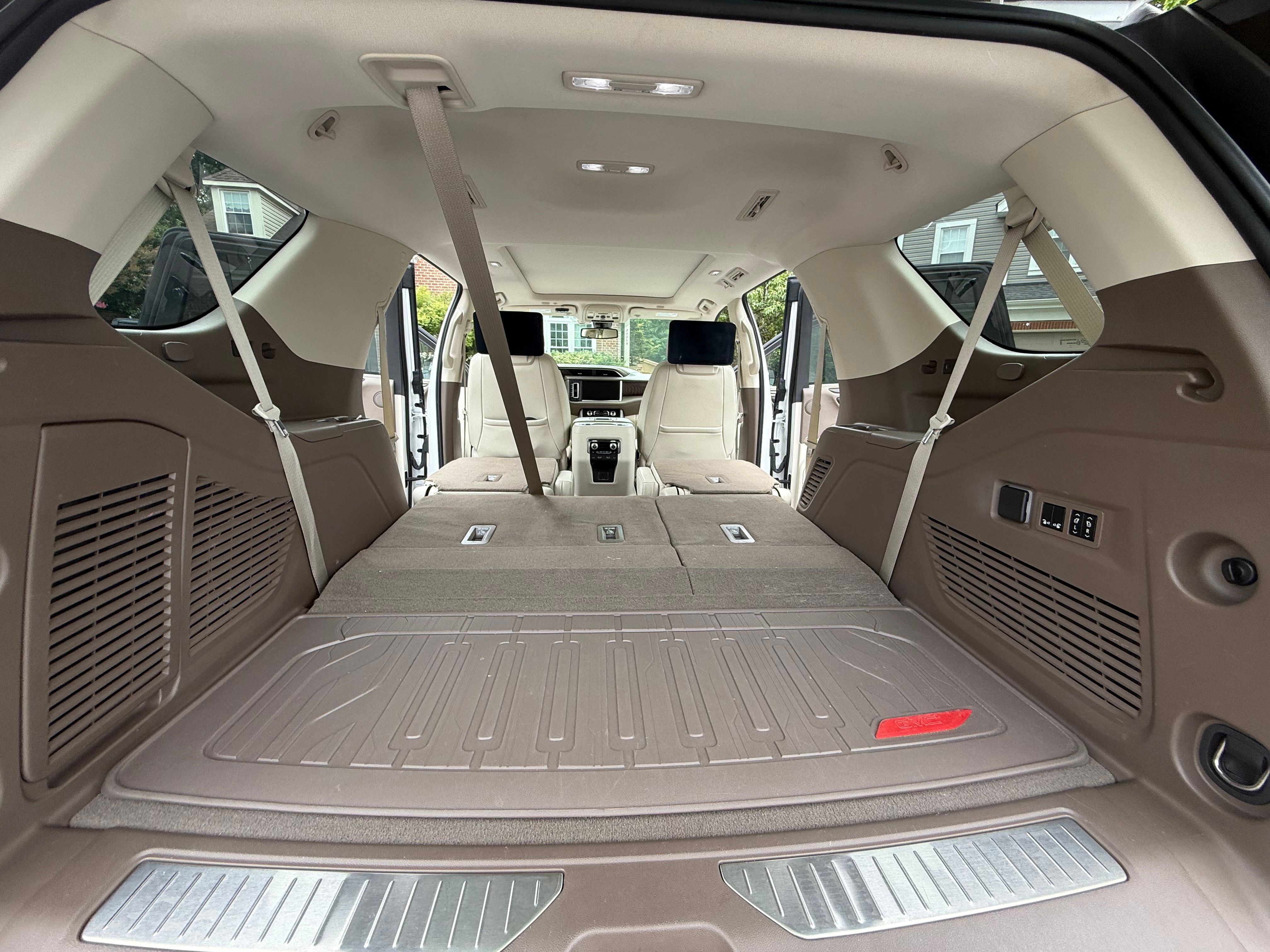 Used 2021 GMC Yukon Denali w/ LPO, Illumination Package AWD/4WD image 19
