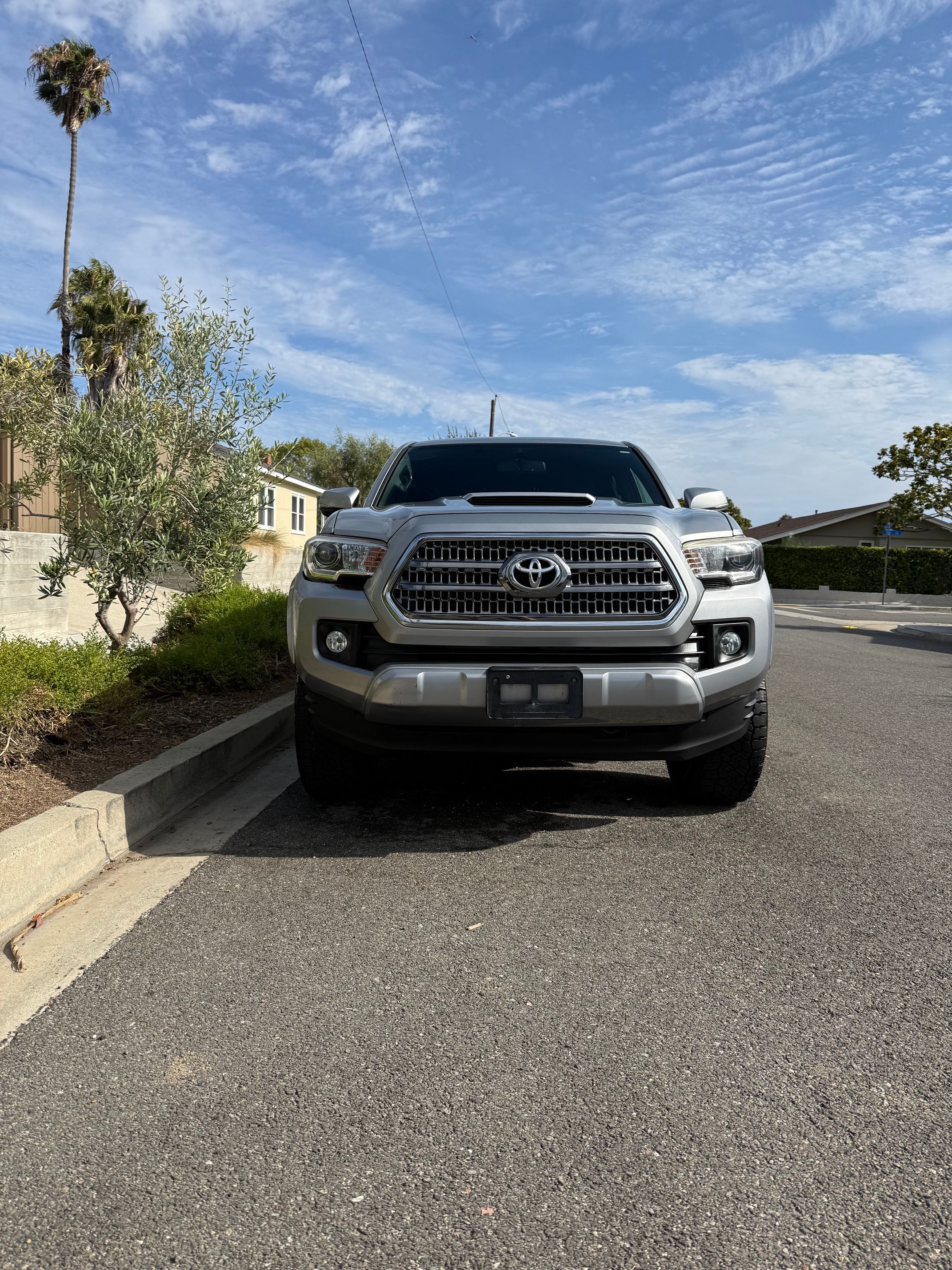 Used 2017 Toyota Tacoma TRD Sport w/ Exterior Package AWD/4WD image 14
