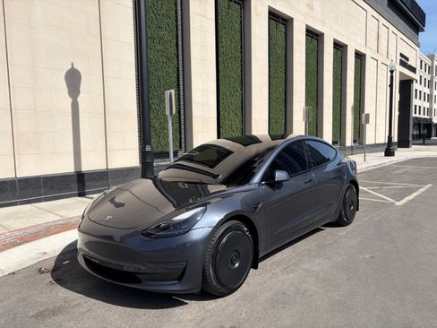 Used 2022 Tesla Model 3 Long Range image 1