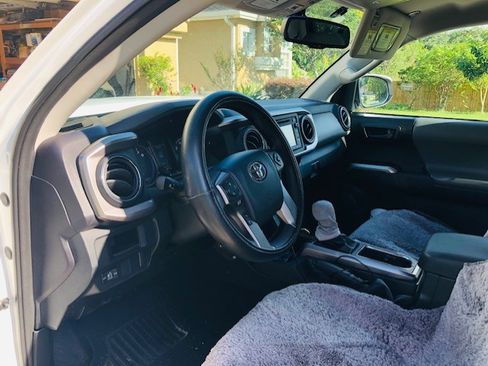 Used 2017 Toyota Tacoma SR5 image 9