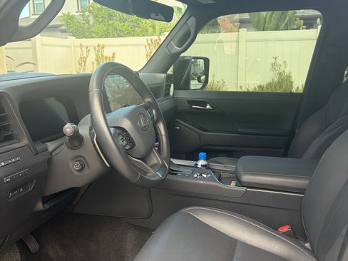 Used 2024 Lexus GX 550 AWD/4WD image 4