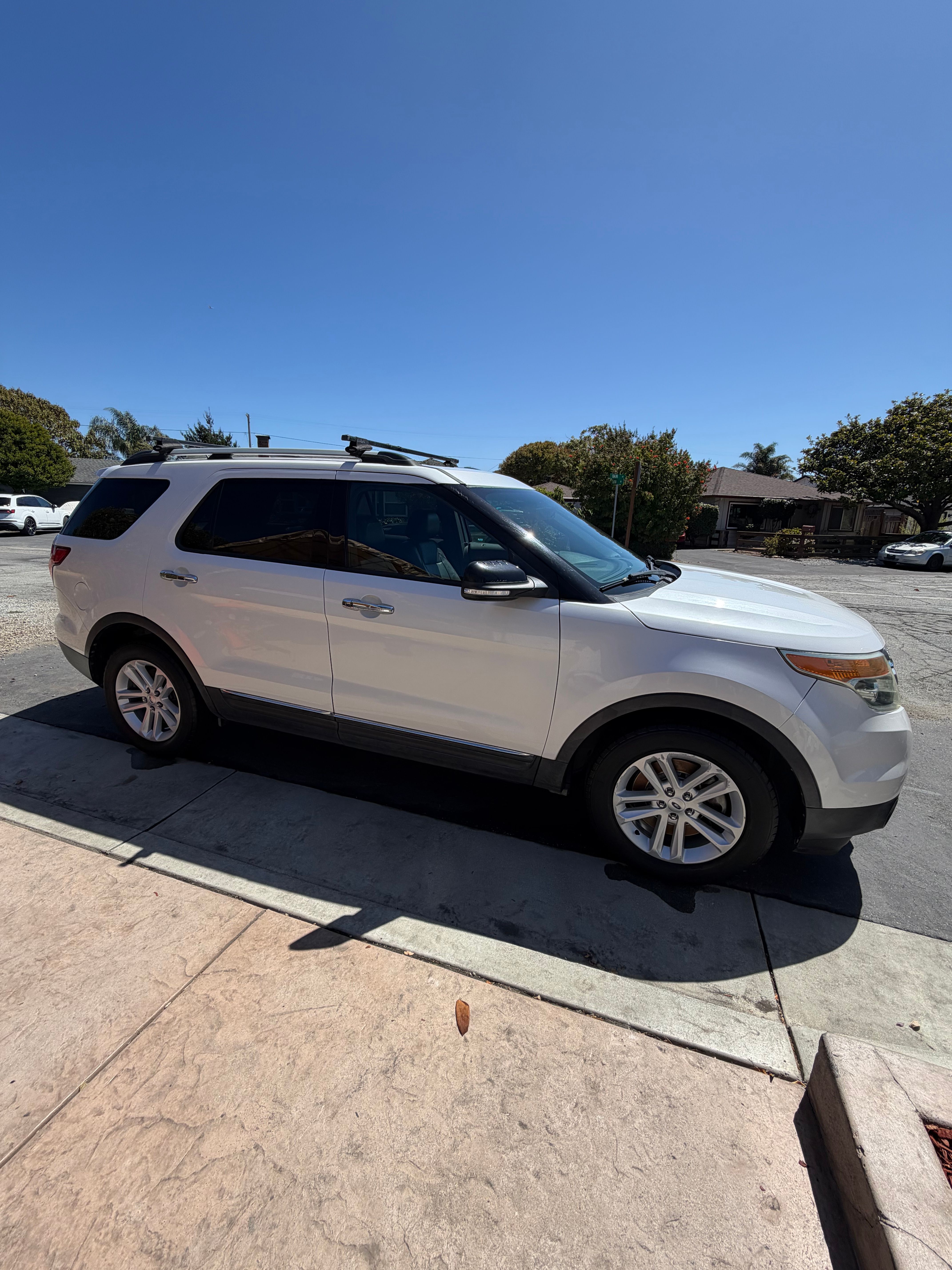 Used 2015 Ford Explorer XLT w/ Equipment Group 202A FWD image 13