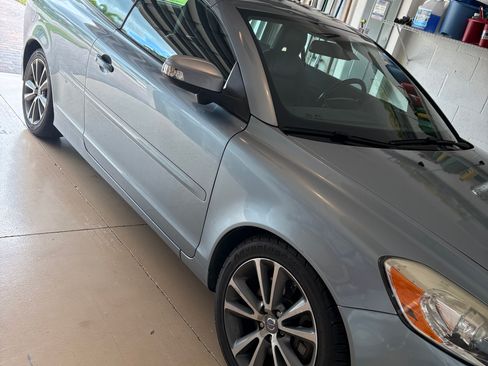 Used 2012 Volvo C70 T5 image 2