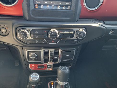 Used 2018 Jeep Wrangler Unlimited Rubicon image 14