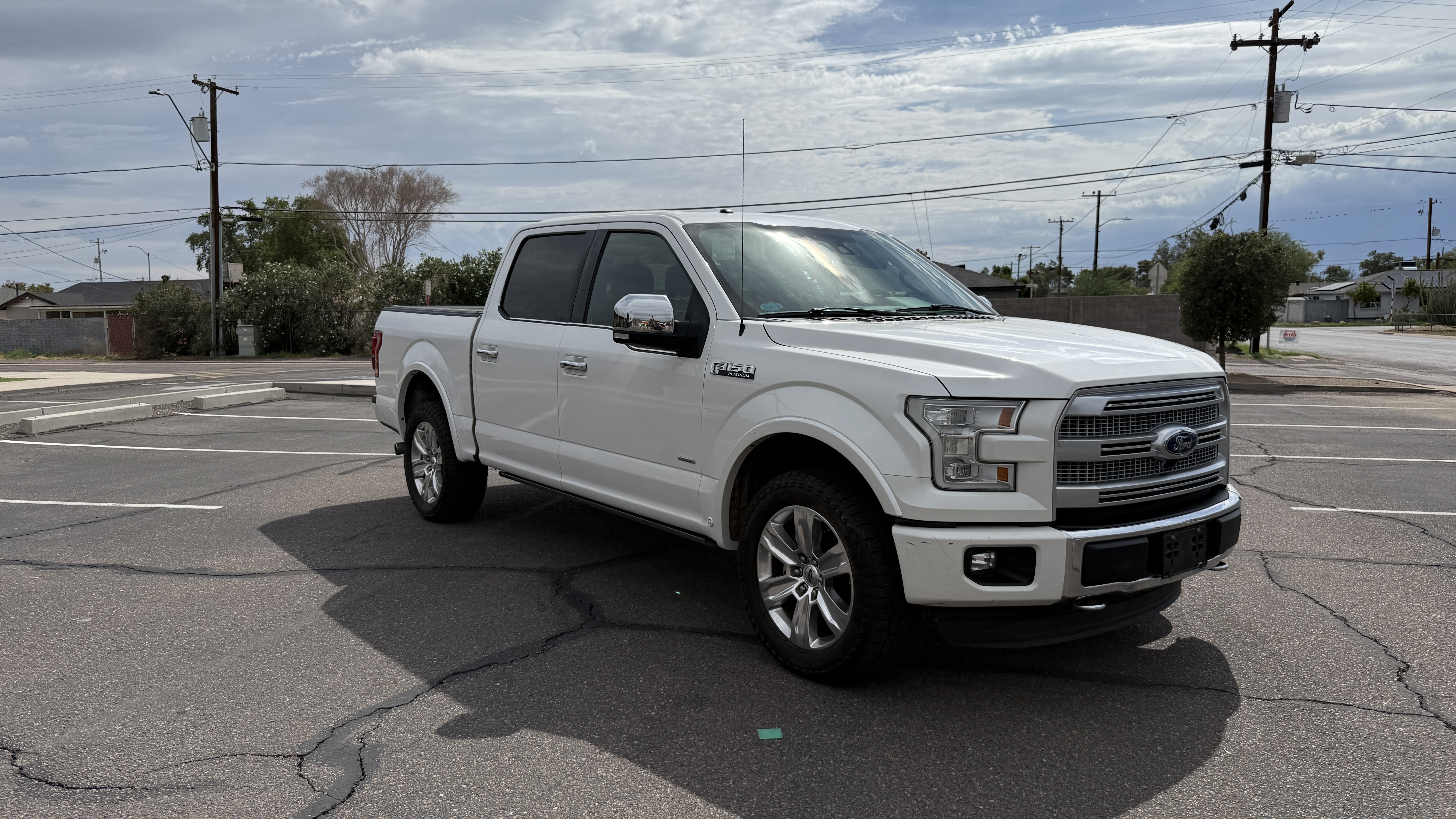 Used 2015 Ford F150 Platinum w/ Equipment Group 701A Luxury AWD/4WD image 1