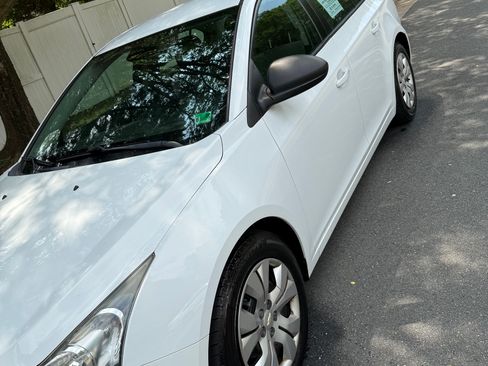 Used 2015 Chevrolet Cruze LS image 11