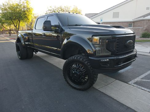 Used 2020 Ford F350 Platinum AWD/4WD image 2