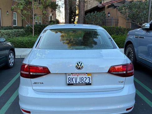 Used 2017 Volkswagen Jetta S image 5