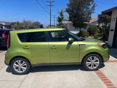 Used 2016 Kia Soul + FWD image 5