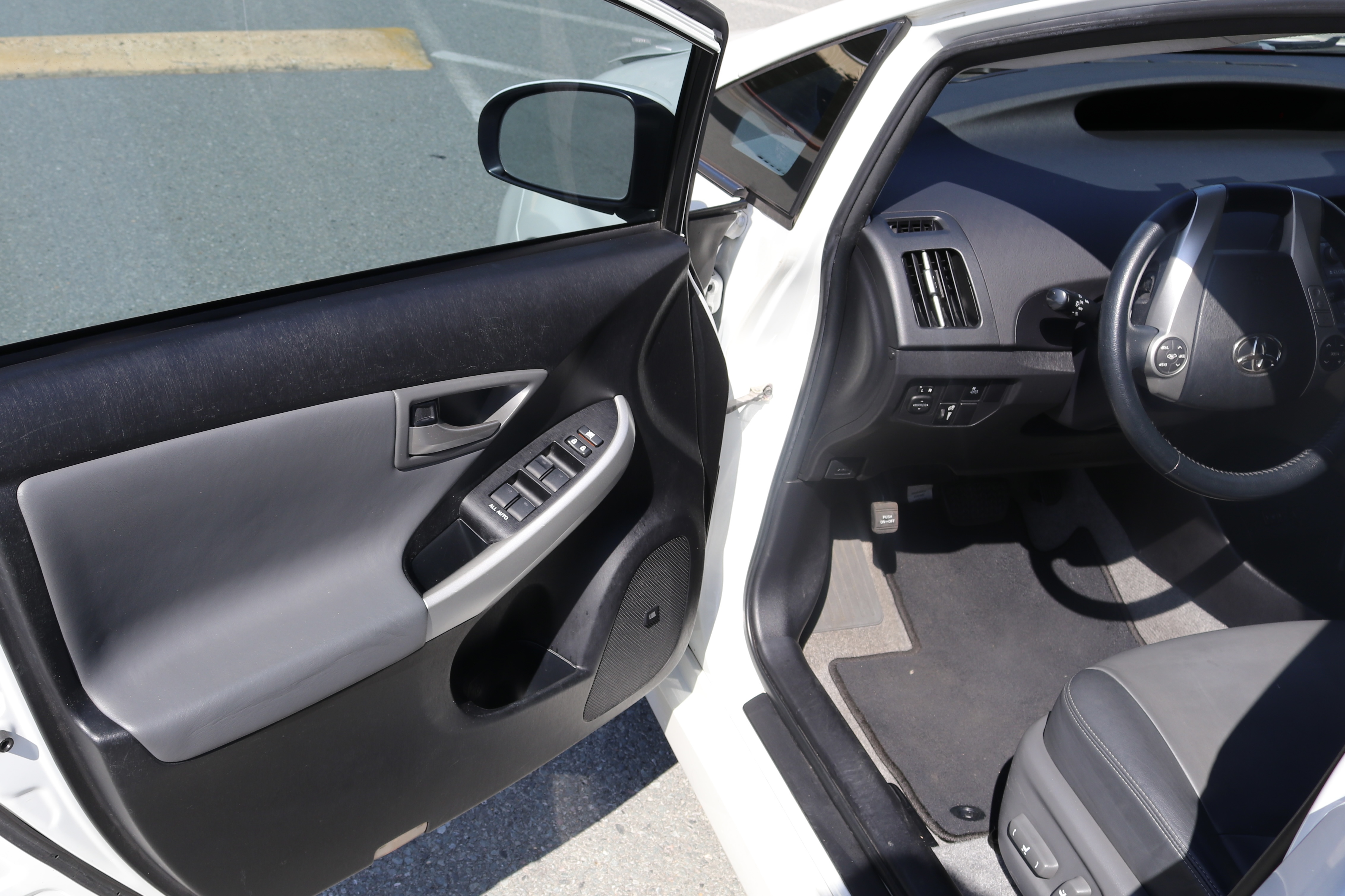 Used 2015 Toyota Prius Four w/ Deluxe Solar Roof Package FWD image 10