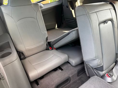 Used 2015 Chevrolet Traverse LT image 14