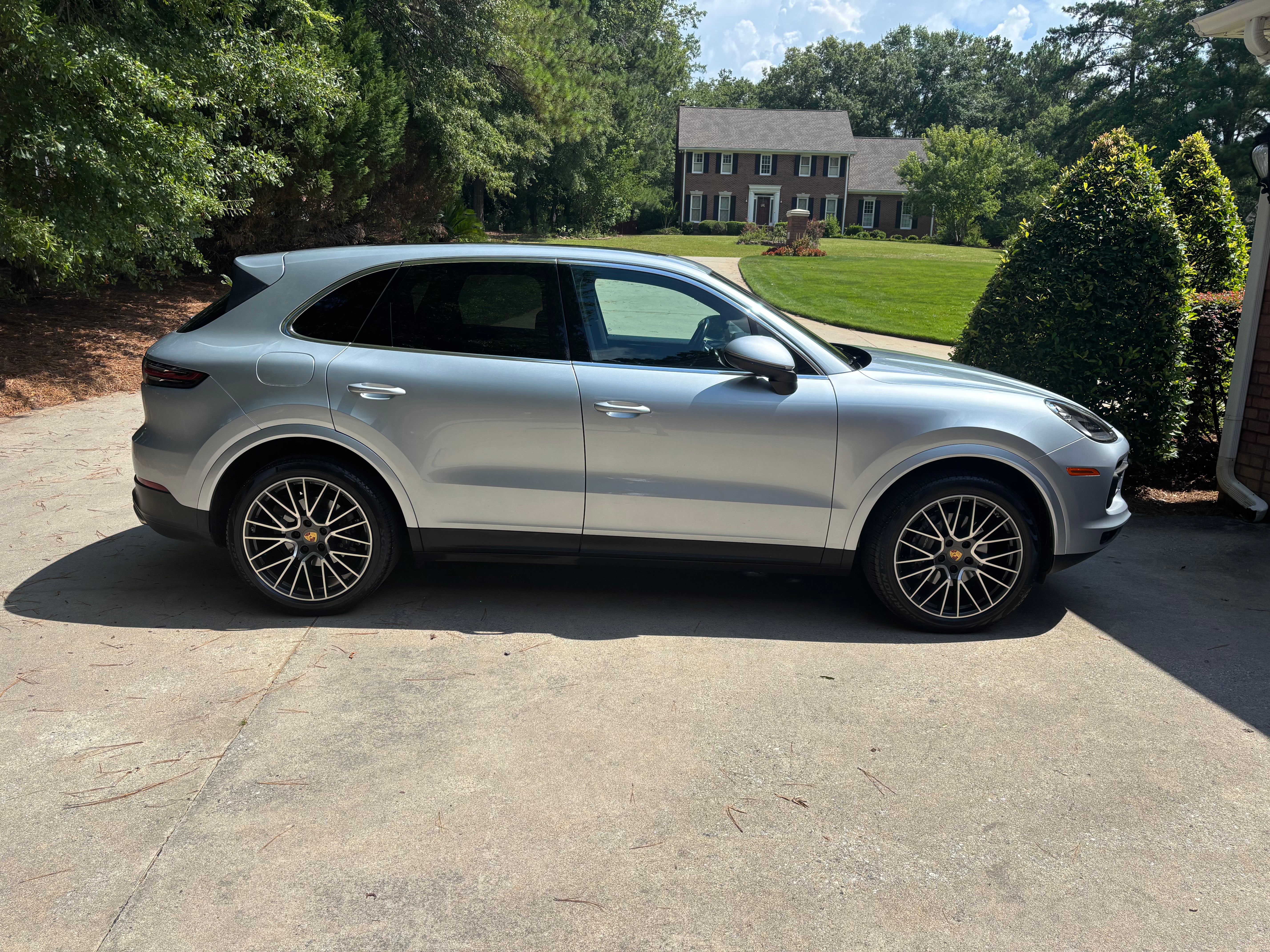Used 2019 Porsche Cayenne AWD/4WD image 2