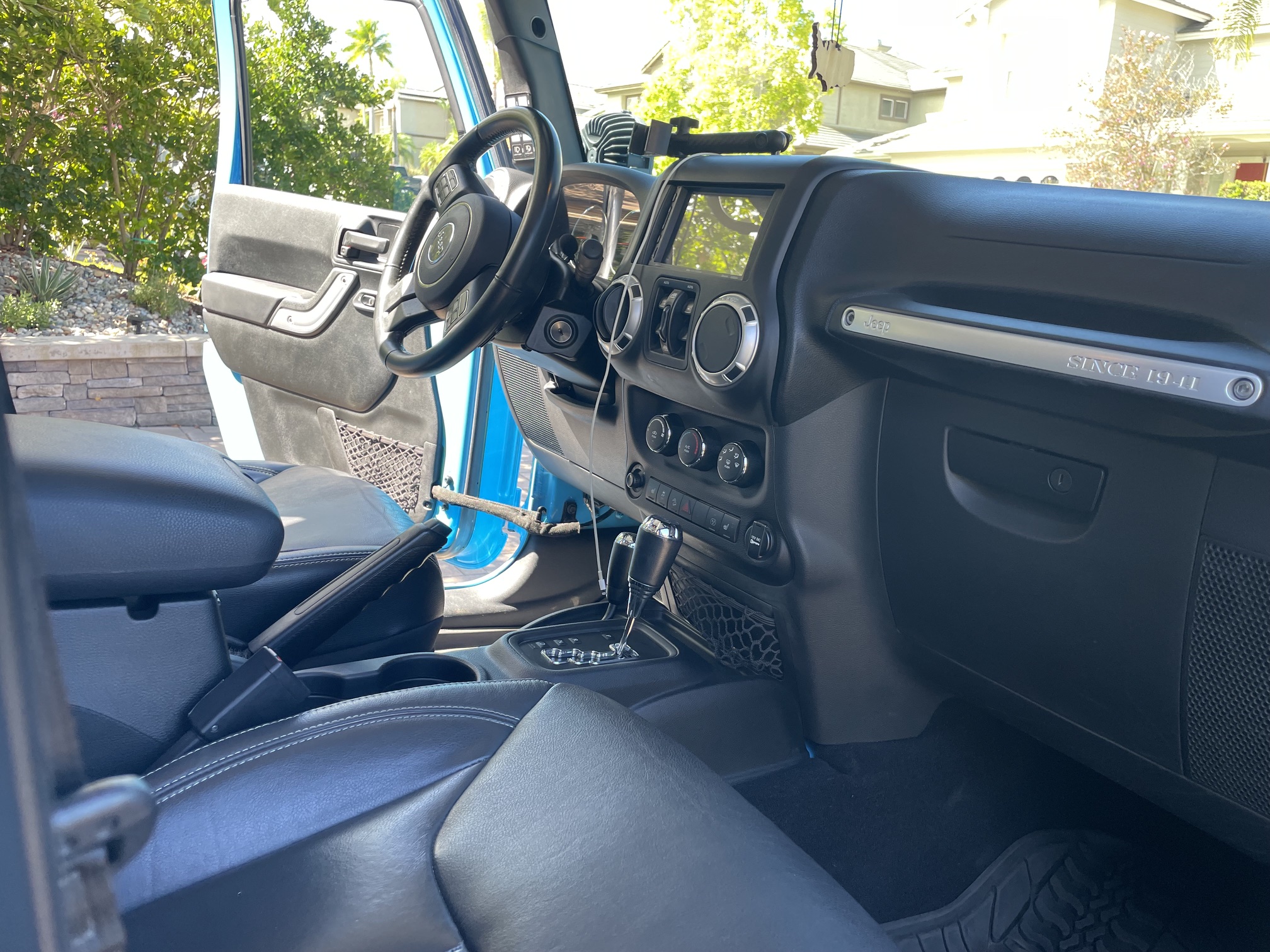 Used 2017 Jeep Wrangler Unlimited Rubicon w/ Cold Weather Group AWD/4WD image 10