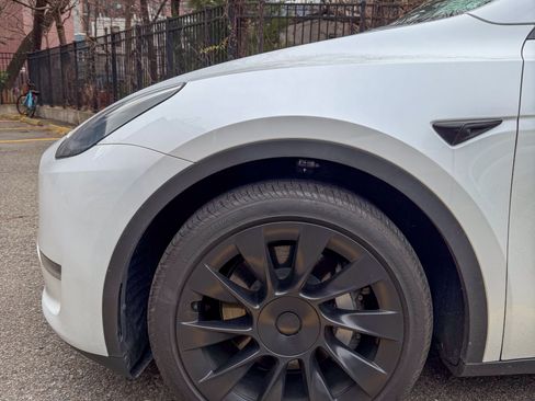 Used 2023 Tesla Model Y Long Range image 9