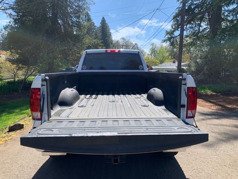 Used 2018 RAM 3500 Tradesman w/ Chrome Appearance Group AWD/4WD image 11