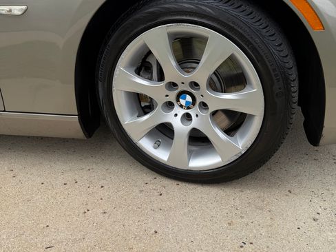 Used 2009 BMW 335i Convertible image 4