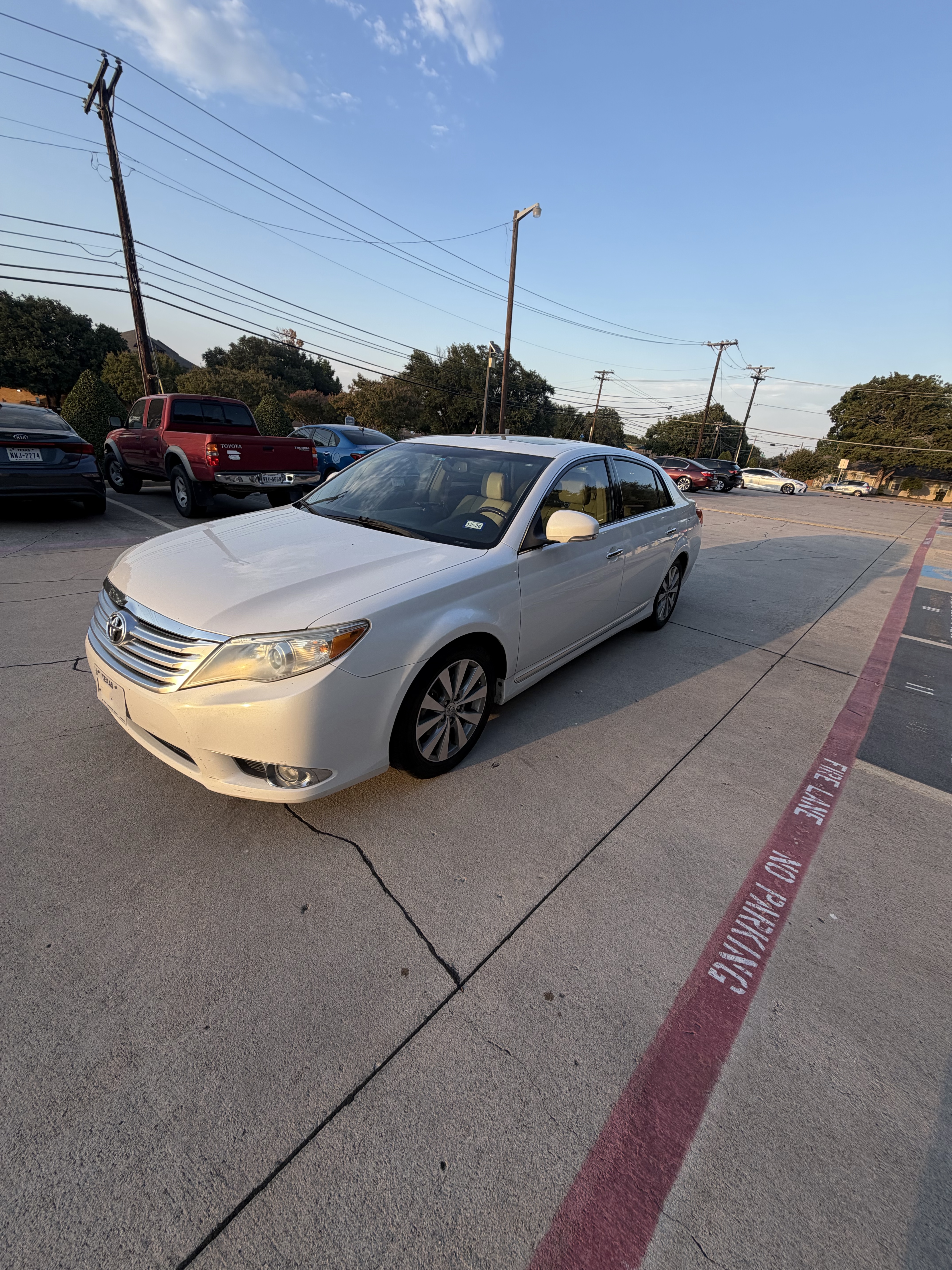 Used 2012 Toyota Avalon Limited FWD image 2