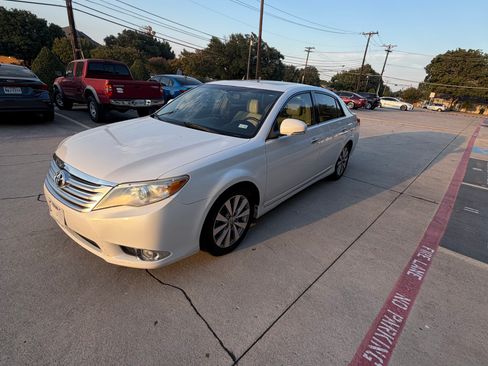 Used 2012 Toyota Avalon Limited FWD image 2