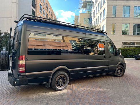 Used 2018 Mercedes-Benz Sprinter 2500 image 4