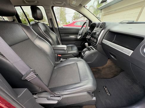 Used 2016 Jeep Compass Latitude image 17