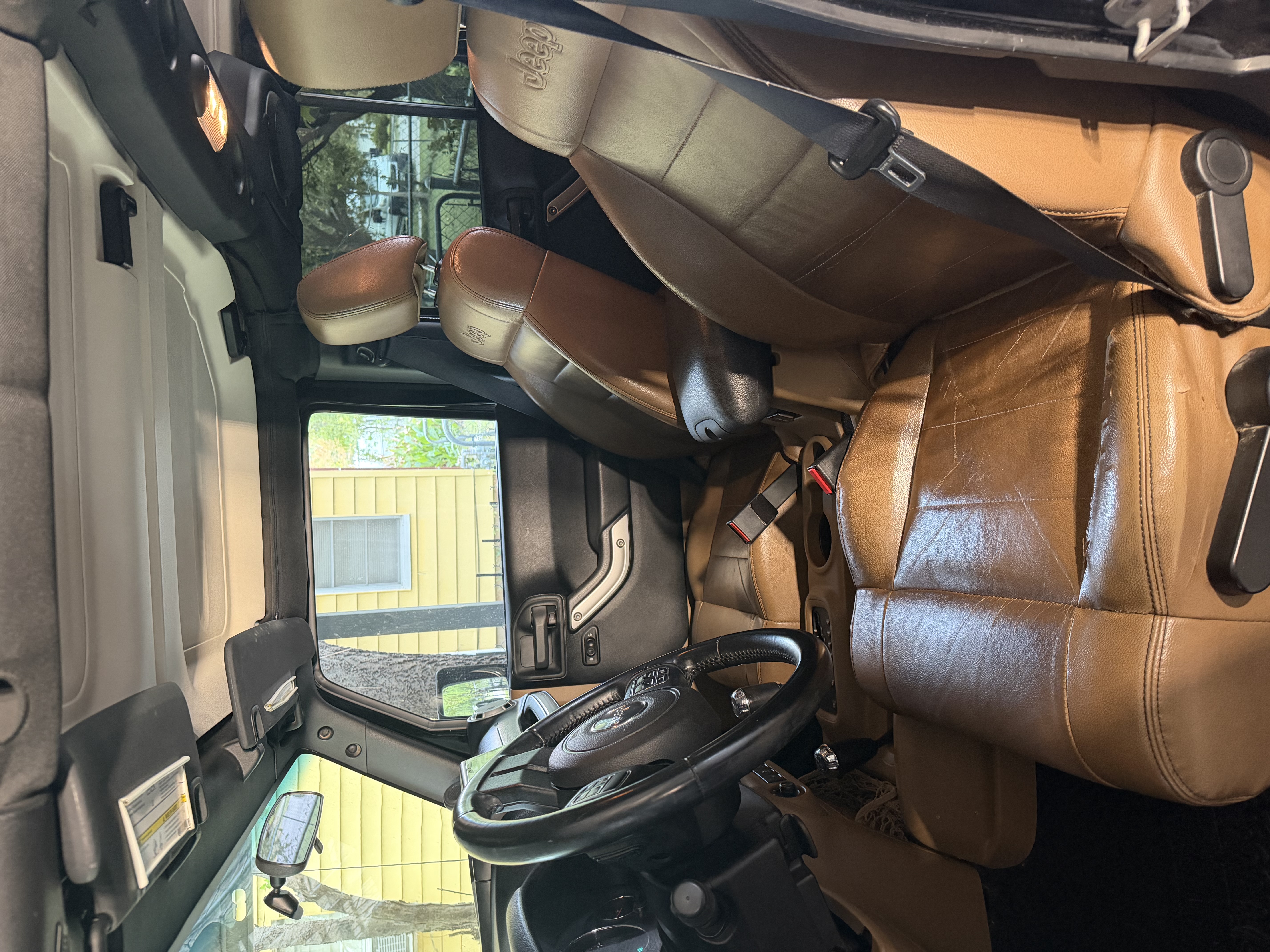 Used 2011 Jeep Wrangler Unlimited Rubicon w/ Connectivity Group AWD/4WD image 2