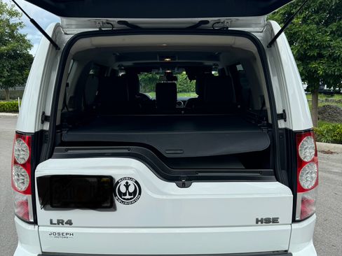 Used 2011 Land Rover LR4 HSE image 9