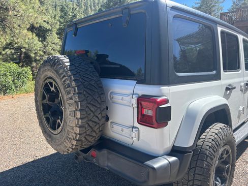 Used 2019 Jeep Wrangler Unlimited Sahara w/ Safety Group AWD/4WD image 8
