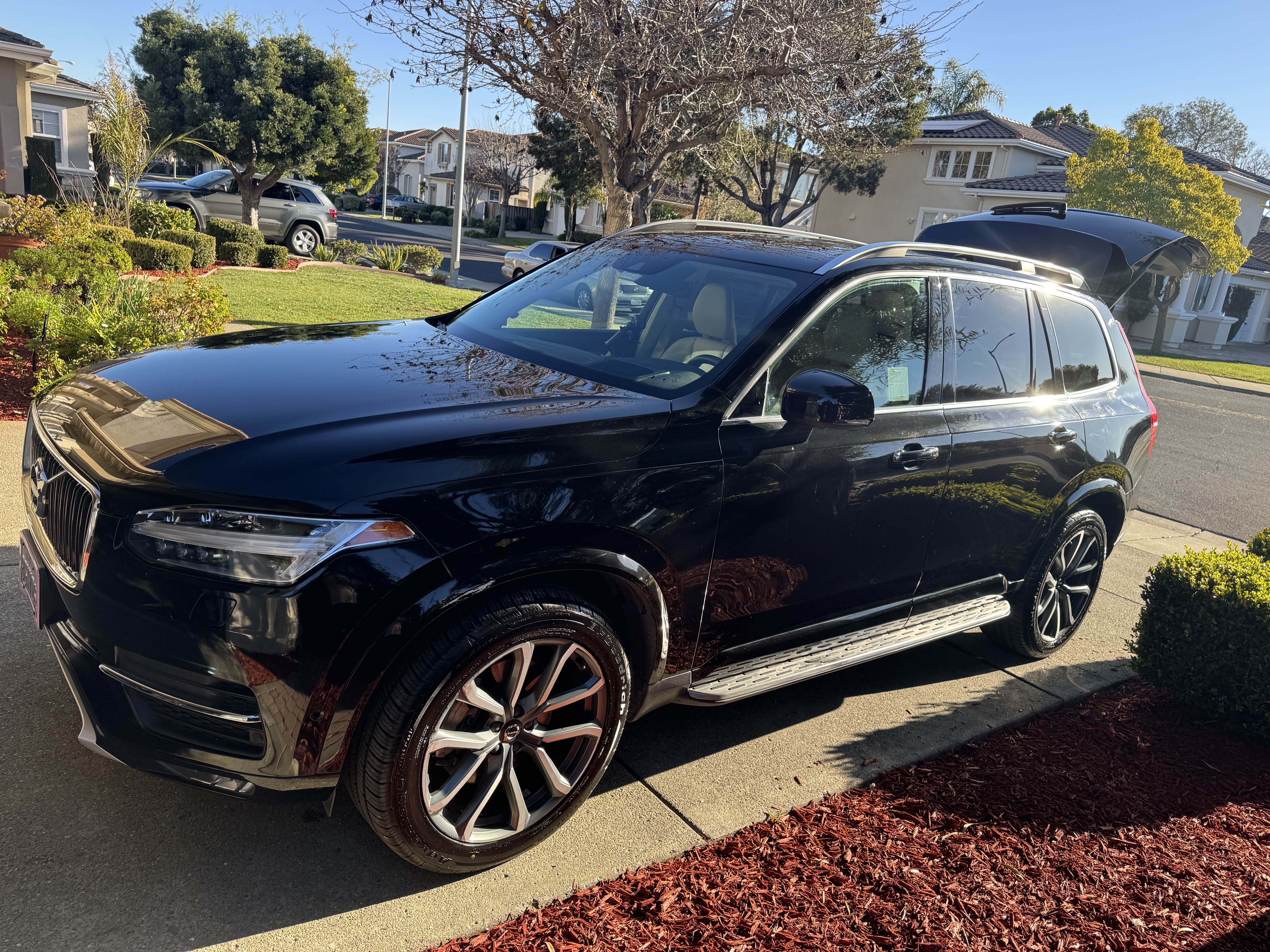 Used 2019 Volvo XC90 T5 Momentum w/ Advanced Package AWD/4WD image 6