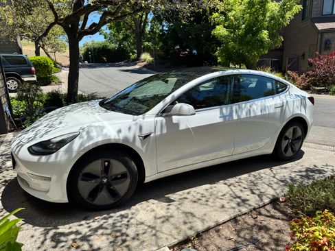 Used 2018 Tesla Model 3 Long Range RWD image 1