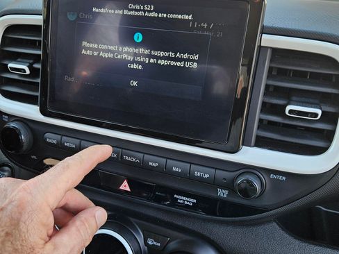 Used 2022 Hyundai Venue Limited w/ Cargo Package image 14