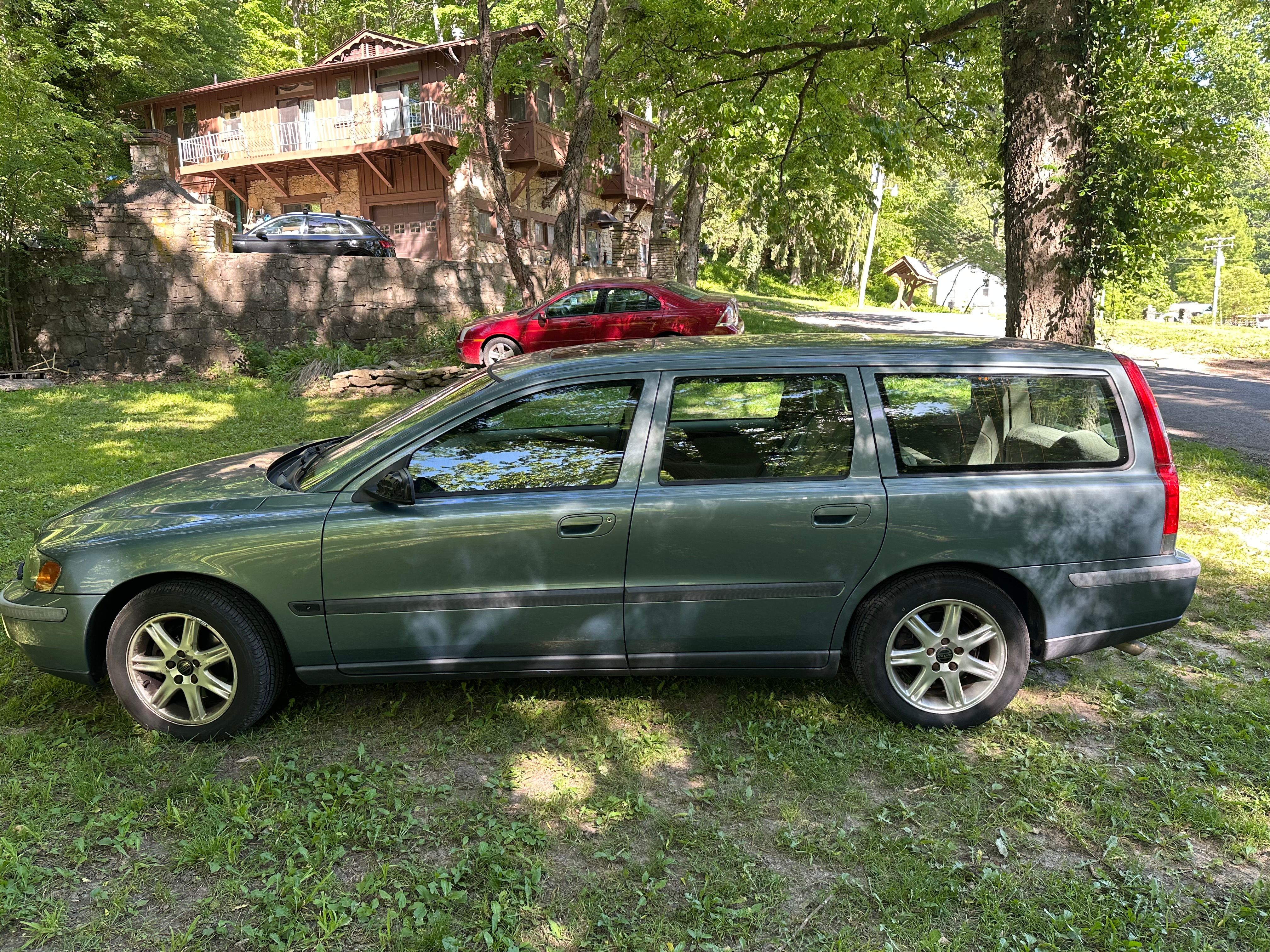 Used 2004 Volvo V70 2.5T FWD image 4