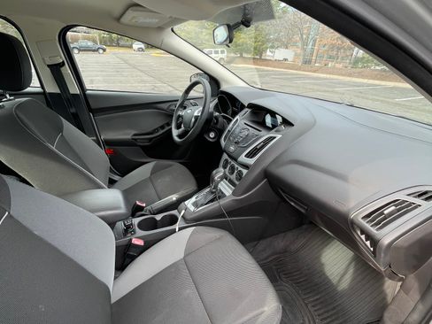 Used 2012 Ford Focus SE w/ SE Winter Pkg image 13